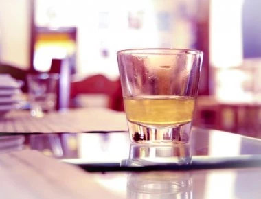 Ο Guardian υμνεί ελληνικό ποτό – Στα 10 κορυφαία για τον χειμώνα